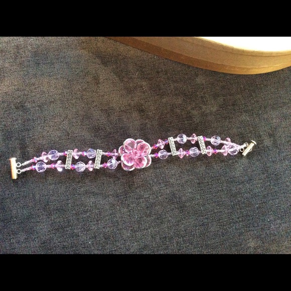 Hand beaded artisan bracelet - Picture 3 of 13